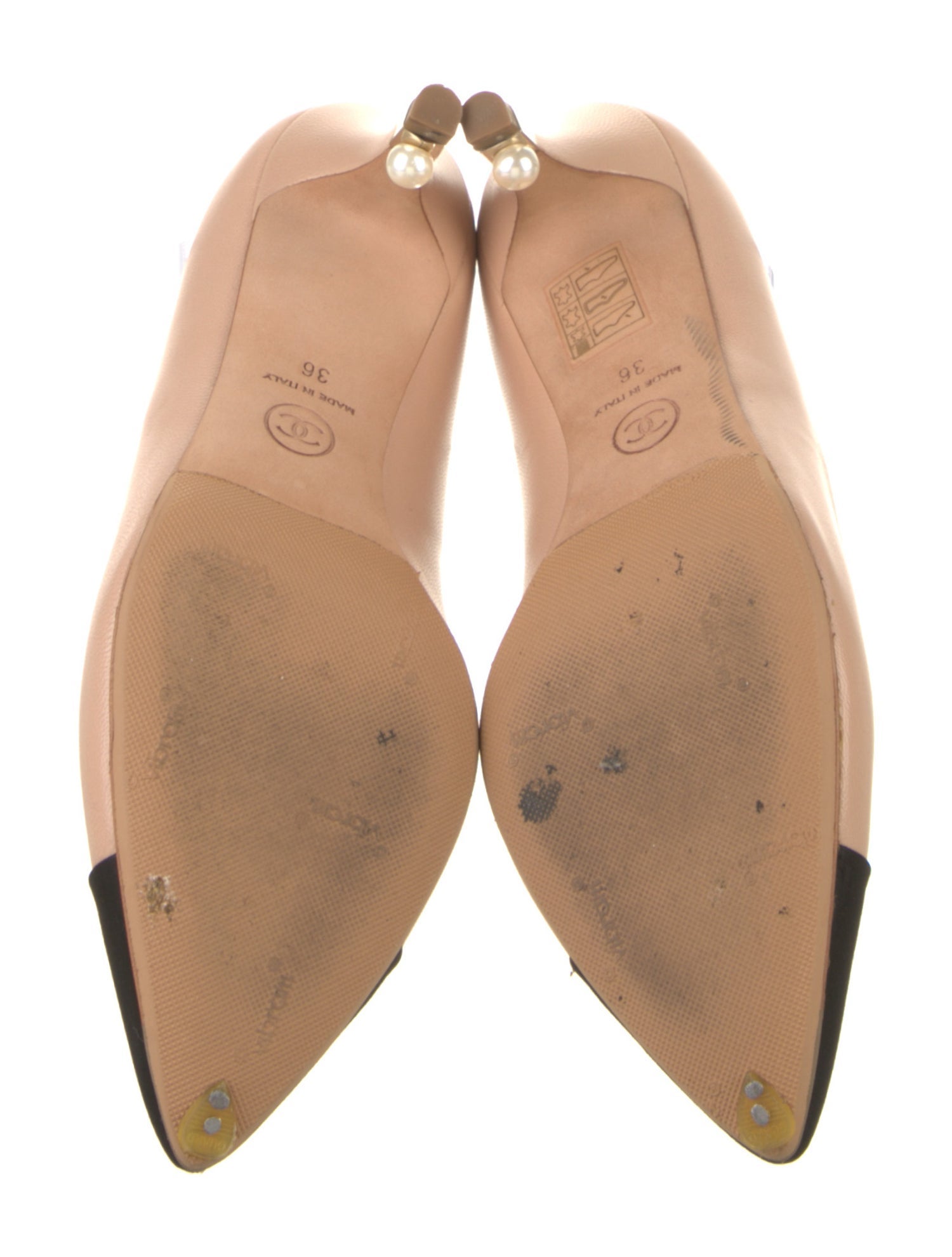 Chanel Interlocking CC Logo Leather Pumps